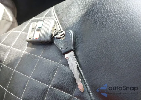 2001 Ford Escort Zx2 из США, поврежденный, VIN 3FAFP113X1R106886